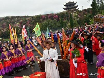 貴州民族在分布，語言文字，文化及宗教信仰方面的主要特特點？